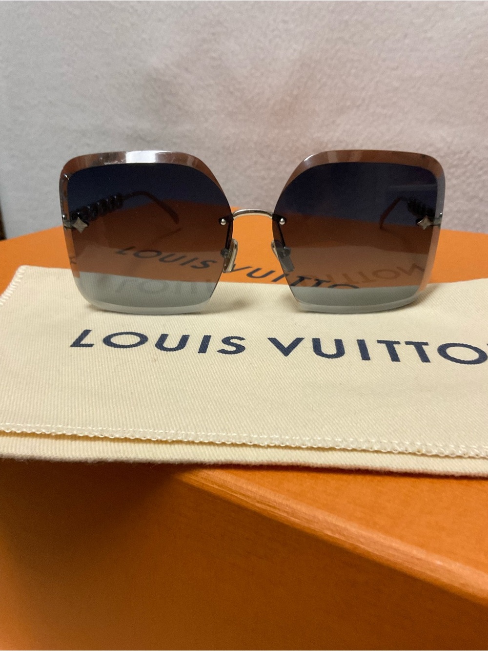LV Jewel Square Sunglasses - Picture 3 of 16